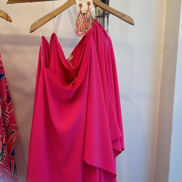 Fuchsia please note color. Lined. Great length. Model is 5’6” TTS - Picture 1 of 2